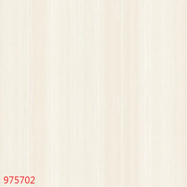 975702